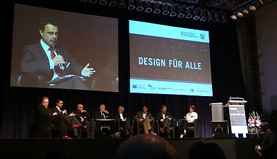 Peter Neumann in einer Podiumsdiskussion zum "Design für Alle" auf dem Designtag NRW 2007 